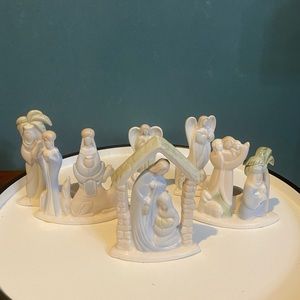 Gorgeous 6 piece Nativity Candleholder / Figurine set